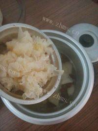 美味的雪梨银耳糖水做法图解6)
