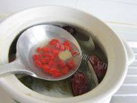 口感饱满的天麻炖乌鸡做法图解10)