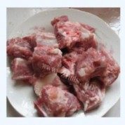 可口的土豆排骨汤做法图解1)