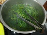 简易凉拌菠菜做法图解3)