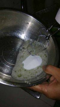 自制原味戚风蛋糕做法图解8)