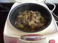 美味的牛肉丁扁豆饭做法图解9)