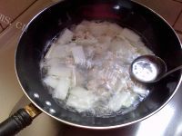 美味的冬瓜肉丸汤做法图解6)