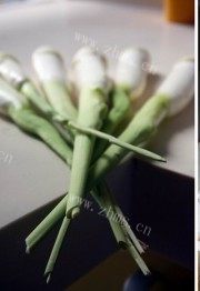 黑椒茭白牛柳做法图解3)