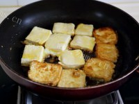 家常菜鸡蛋煎豆腐做法图解4)