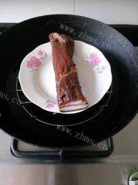 家常菜腊肉炒青椒做法图解1)