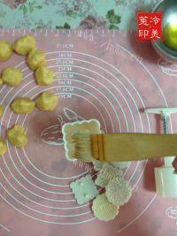 自制广式绿豆沙月饼做法图解9)