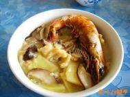 美味的香菇海鲜疙瘩汤
