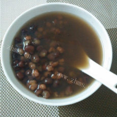美味佳肴般的红豆薏米汤