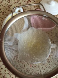 美味的虾仁鸡蛋羹做法图解4)