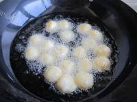 美味的炸土豆丸子做法图解7)