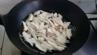家常菜肉片杏鲍菇做法图解2)