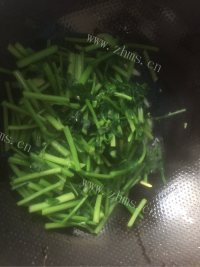 家常菜木耳炒芹菜做法图解6)