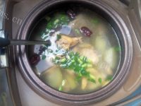虾干胡瓜炖鸡汤做法图解8)