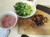 家常香菇青菜瘦肉粥做法图解2)
