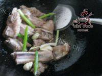 简易版-排骨炖豆角做法图解6)