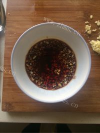 香飘十里的皮蛋豆腐做法图解7)