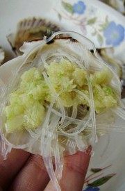美味的蒜茸粉丝蒸扇贝做法图解8)