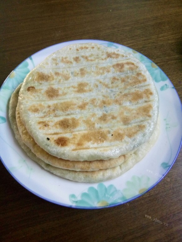 喷香的韭菜鸡蛋馅饼