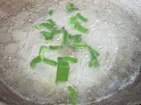 营养丰富的紫菜虾皮蛋花汤做法图解3)