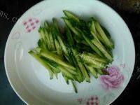 家常菜黄瓜炒金针菇做法图解3)