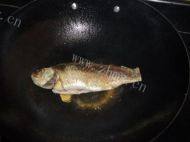 「DIY美食」鲫鱼豆腐汤做法图解3)