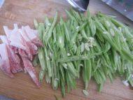 家常菜豆角丝炒肉做法图解1)