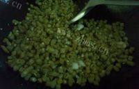 简易版酸豆角炒肉末做法图解5)