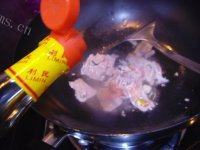 饱满的炒芹菜做法图解3)