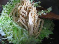家常菜洋白菜炒豆片做法图解6)