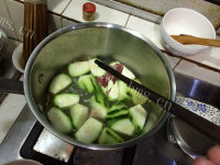 美味的丝瓜肉片汤做法图解5)