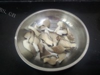 美味螃蟹豆腐姬菇羹做法图解3)