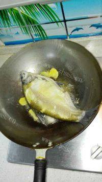 家常菜红烧鳊鱼做法图解4)