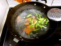 家常菜蚝油海鲜菇做法图解4)