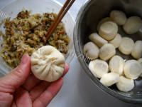 美味的香菇圆白菜腊肉包子做法图解10)