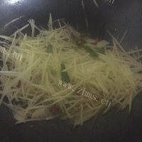 回味无穷的葱香土豆丝做法图解3)