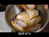 美味的酥炸鸡翅做法图解2)