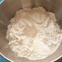自制红豆沙吐司做法图解2)