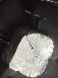 美味美豆儿金枪鱼披萨做法图解3)