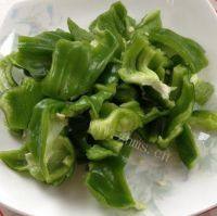 美味的啤酒笋干焖排骨做法图解5)