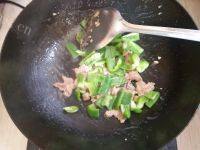 味道不错的青椒炒牛肉做法图解6)