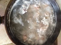美味的砂锅排骨莲藕汤的做法图解四