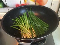 美味的葱烤鲫鱼做法图解9)