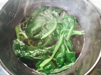 养胃的菠菜猪蹄小米粥做法图解2)