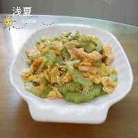 色泽鲜亮的苦瓜炒蛋
