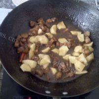 在家做的红烧肉炖土豆的做法图解十一