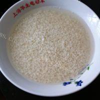 美味的荷香糯米蒸排骨做法图解1)
