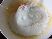 甜蜜苺干酸奶蜂蜜马芬做法图解9)