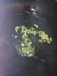 自己做的腊肠鸡蛋炒饭做法图解6)