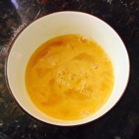 好吃的鸡蛋煎裹蒸粽做法图解9)